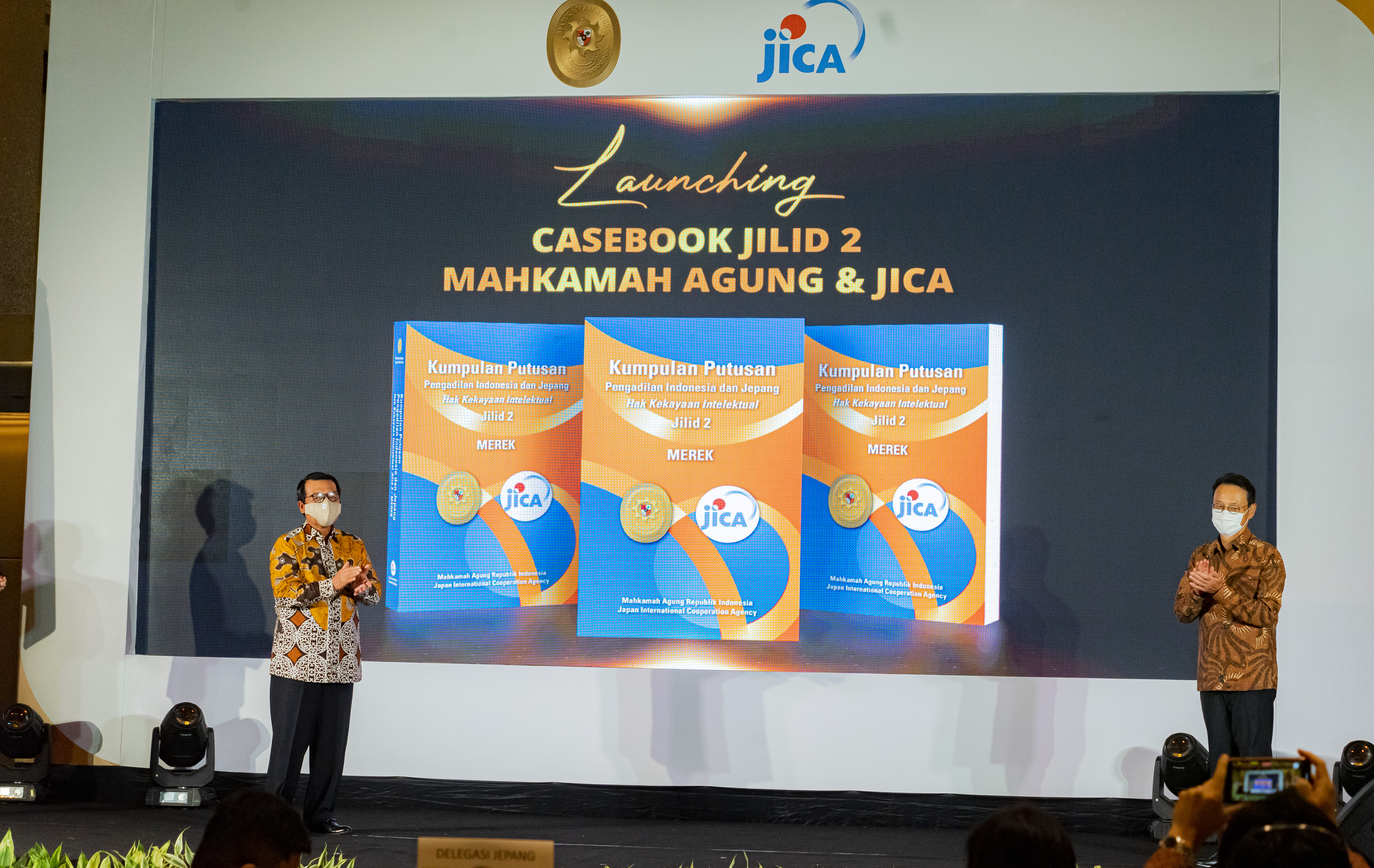 KETUA MAHKAMAH AGUNG LUNCURKAN CASEBOOK JILID 2