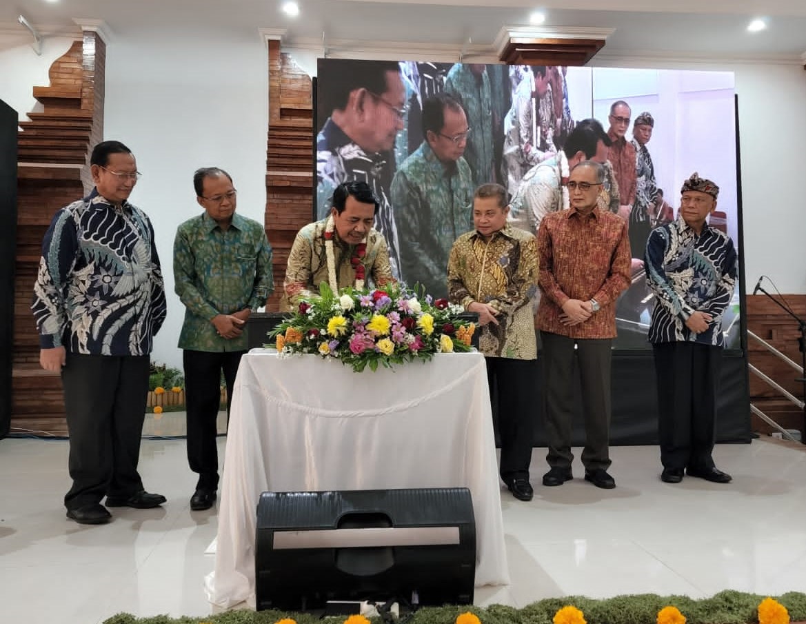 KETUA MAHKAMAH AGUNG RESMIKAN BALE AGUNG DAN BALI AGUNG