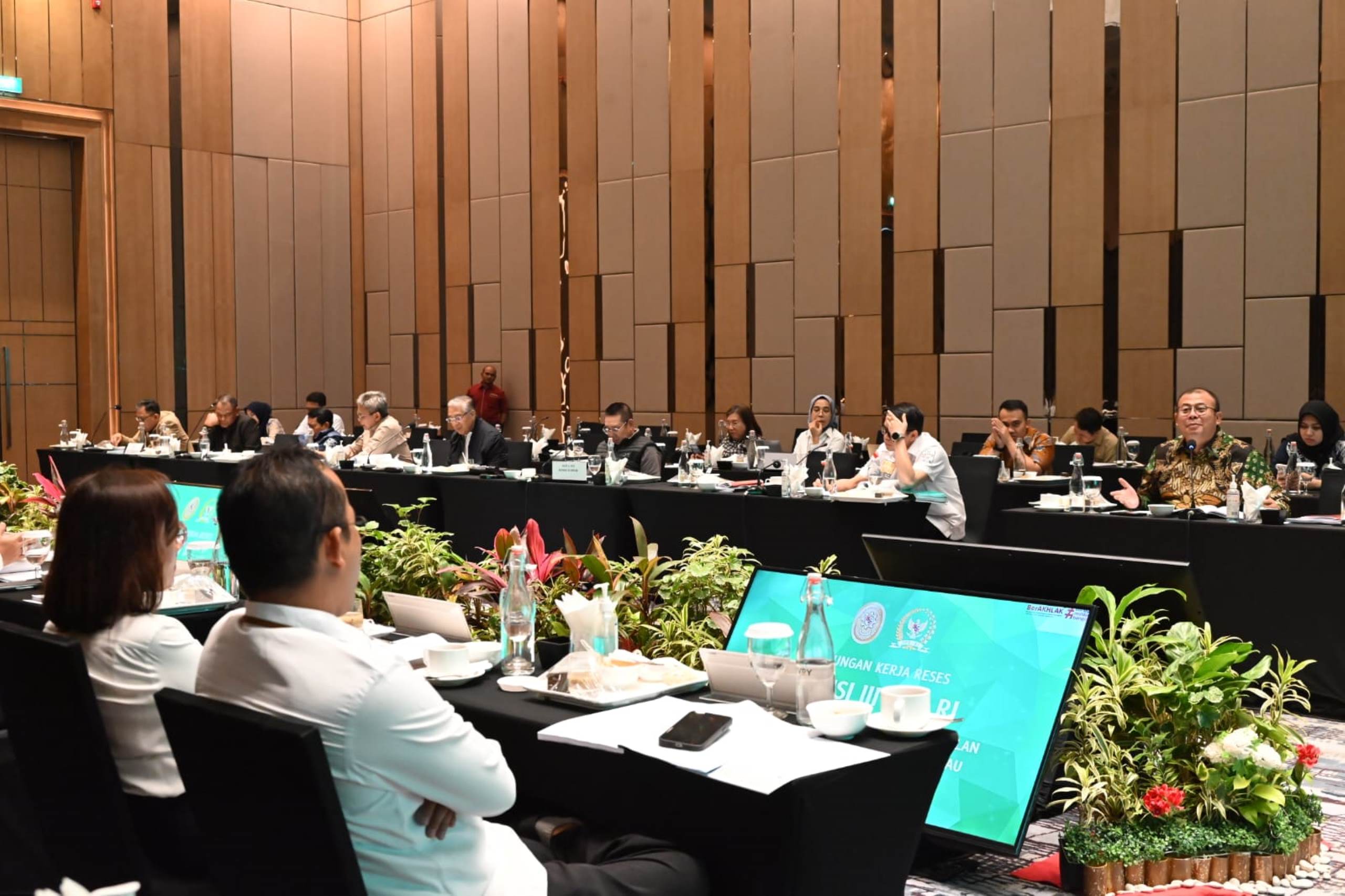 KUNJUNGAN KERJA KOMISI III DPR RI KE KEPULAUAN RIAU