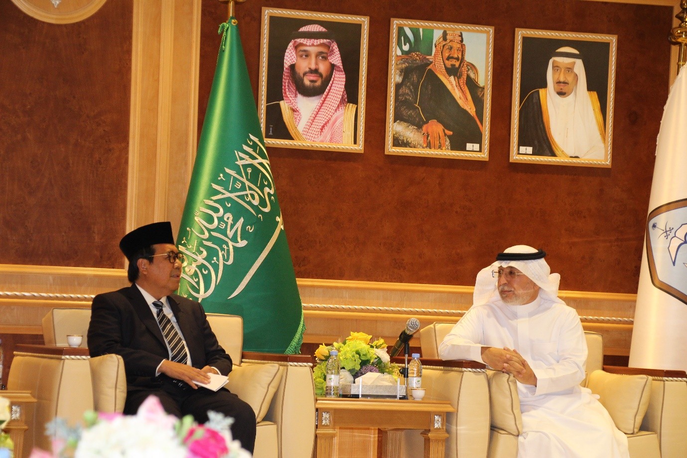 PERTEMUAN HISTORIS KETUA MAHKAMAH AGUNG RI DAN REKTOR UNIVERSITAS IMAM MUHAMMAD IBN SAUD DALAM ACARA DIKLAT EKONOMI SYARIAH DI RIYADH