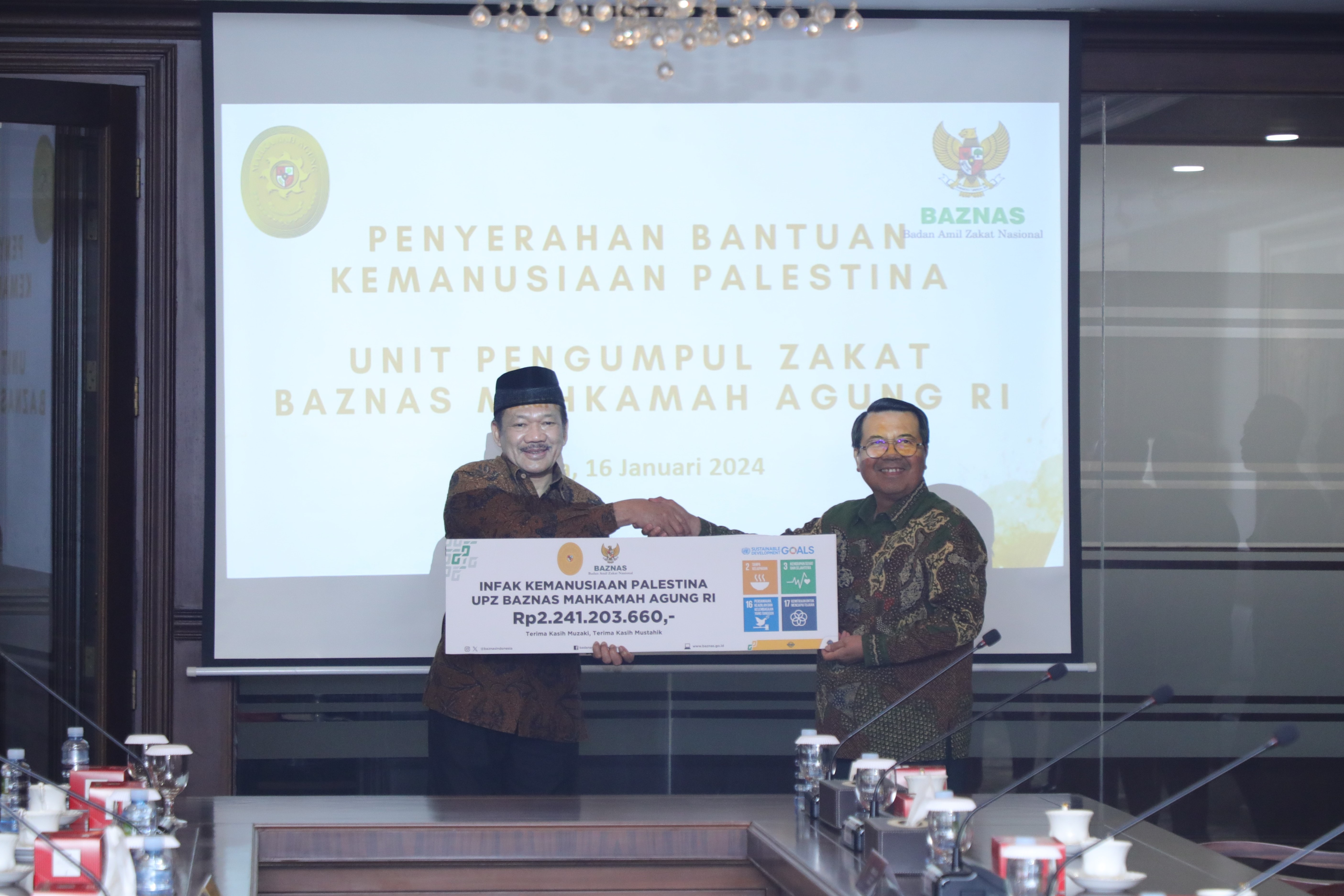 MAHKAMAH AGUNG MENYERAHKAN BANTUAN PALESTINA KEPADA BAZNAS RI