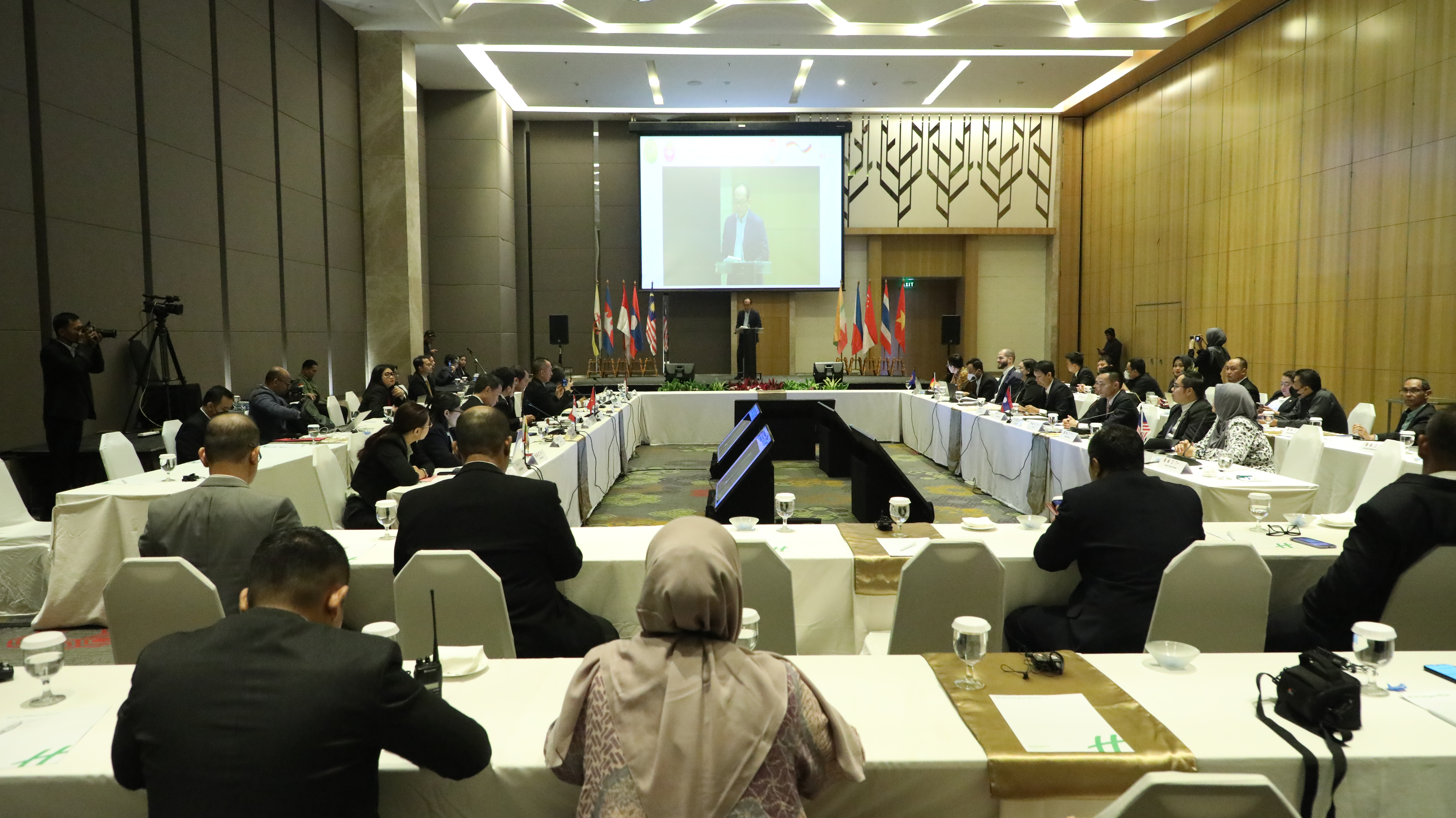 KETUA KAMAR PERDATA MEMBUKA SECARA RESMI KEGIATAN WG-JET CACJ