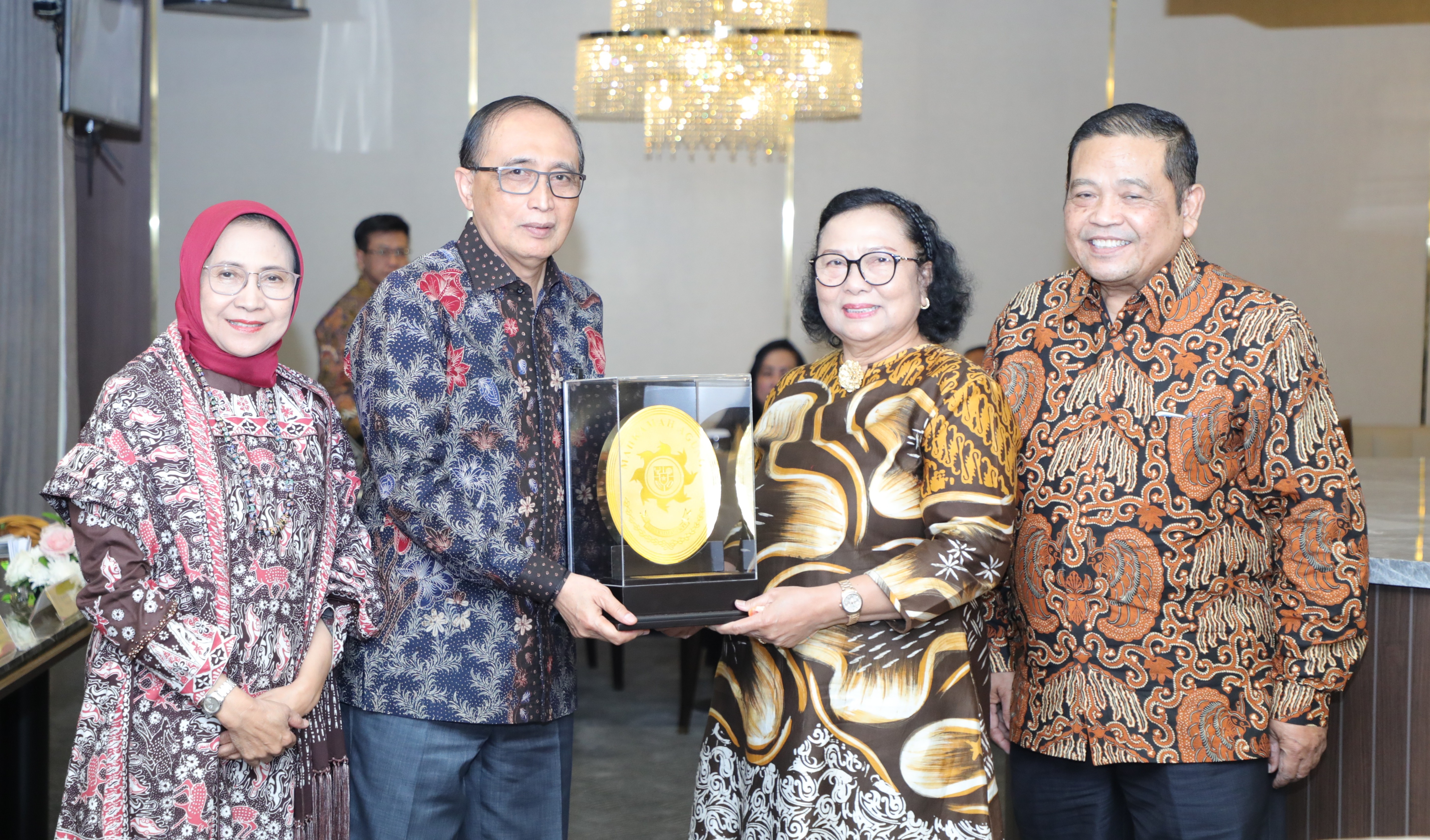 KETUA MA MELEPAS HAKIM AGUNG MARIA ANNA SAMIYATI