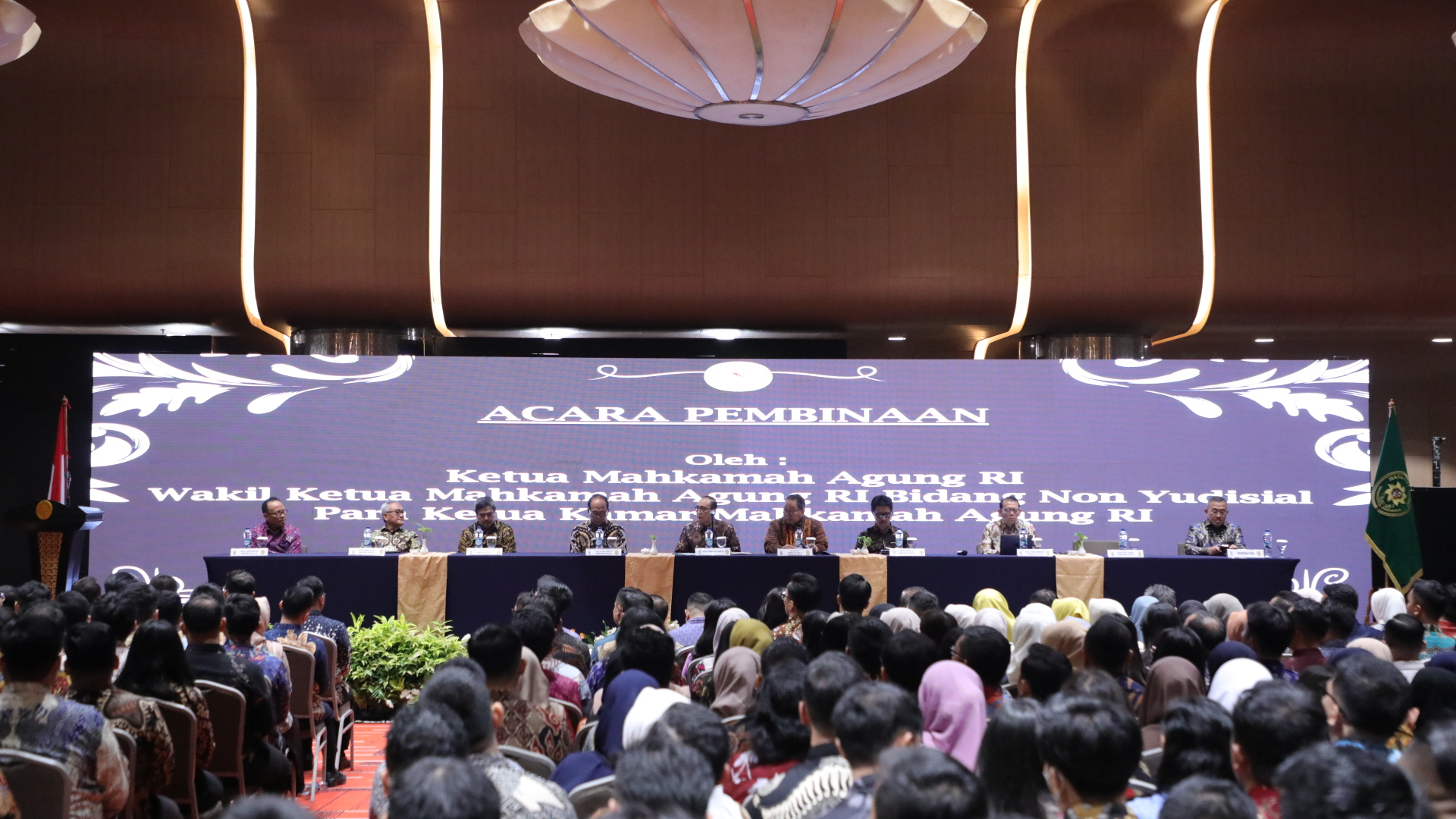 1.451 HAKIM BARU TERIMA PEMBINAAN DARI PIMPINAN MAHKAMAH AGUNG