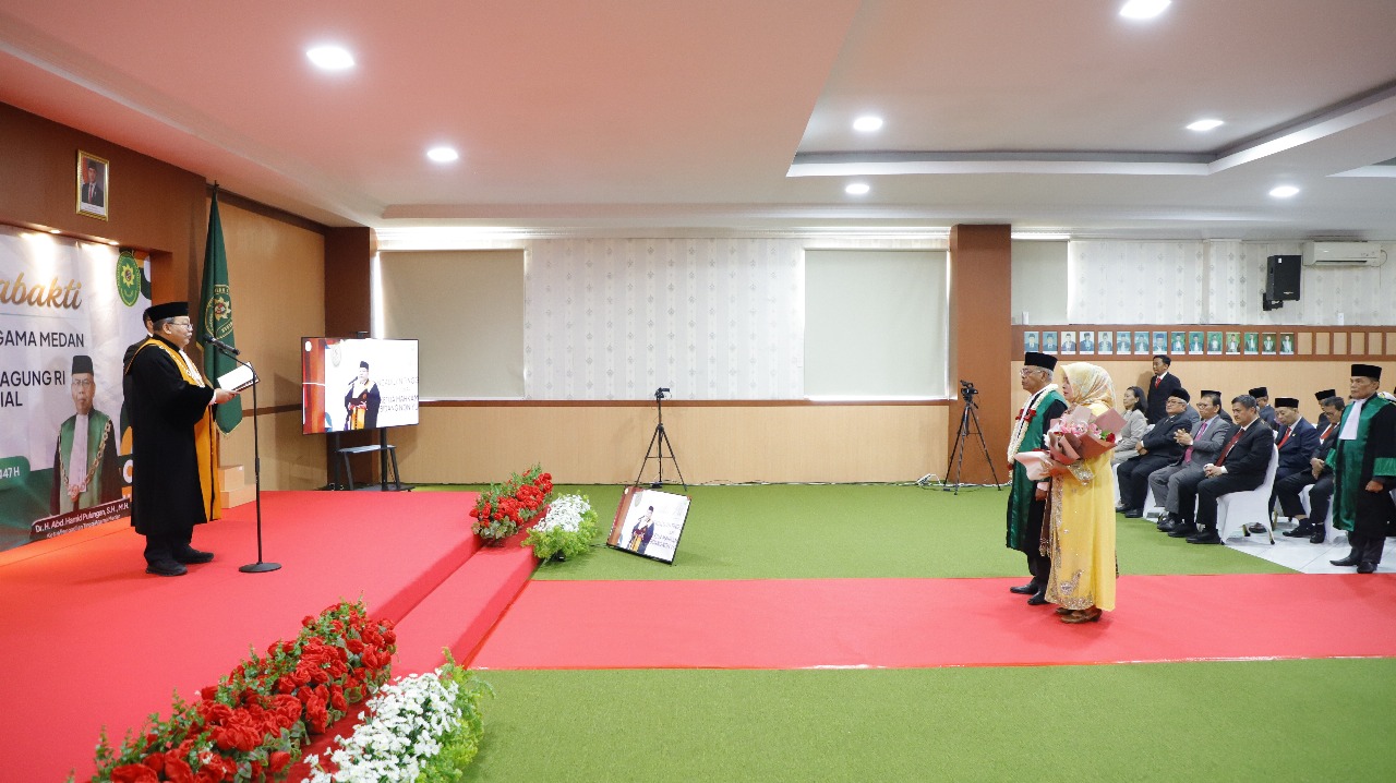 WAKIL KETUA MA BIDANG NON YUDISIAL: WISUDA PURNABAKTI MERUPAKAN PENGAKUAN SEKALIGUS PENGHORMATAN ATAS SEGALA DEDIKASI, INTEGRITAS DAN KETELADANAN YANG DITOREHKAN DENGAN PENUH KEIKLASAN