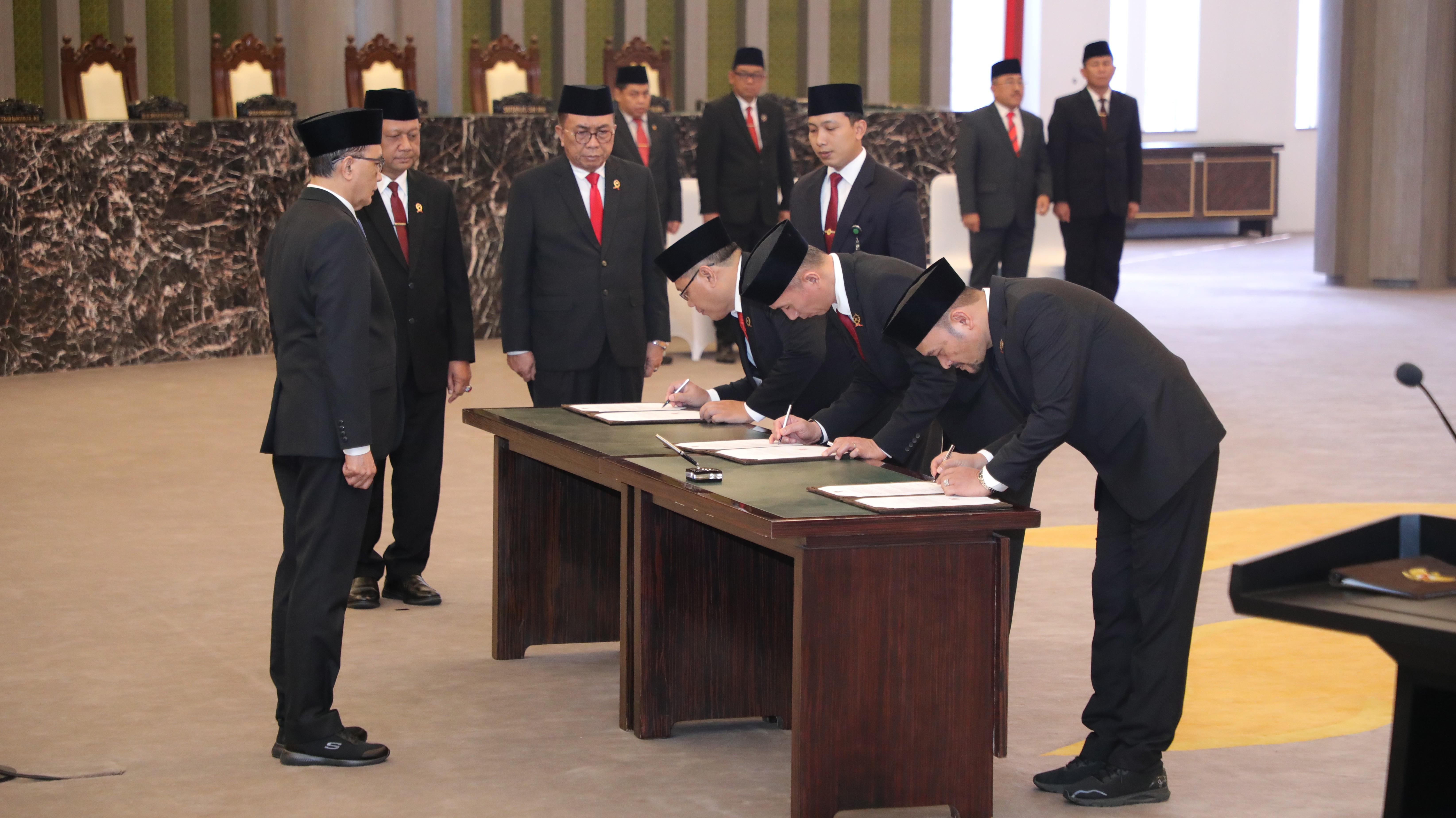 KETUA MAHKAMAH AGUNG LANTIK TIGA PEJABAT ESELON I