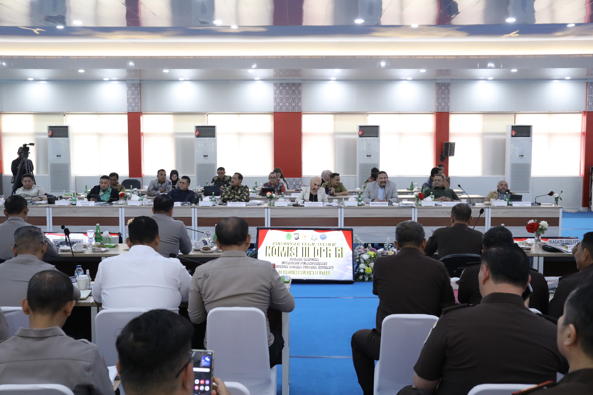 KETUA PENGADILAN TINGGI MANADO BAHAS KUHAP DENGAN KOMISI III DPR RI