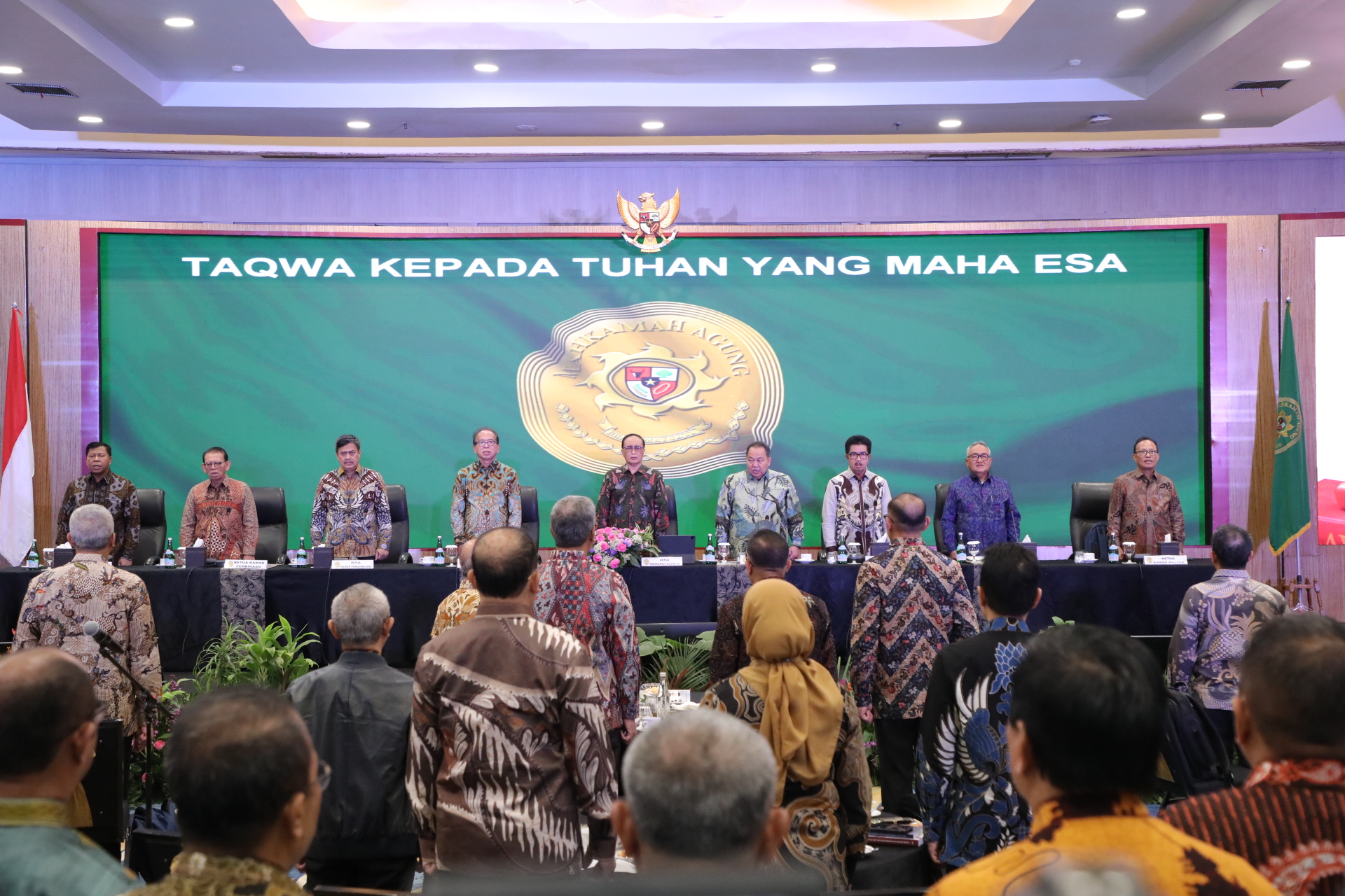 The Chief Justice of the Indonesian Supreme Court opens the 2025 Supreme Court Chamber Plenary Meeting.
