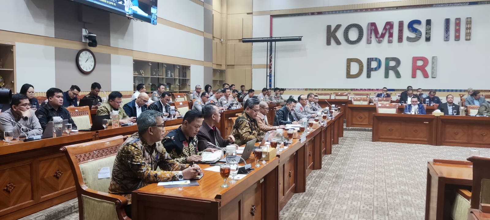 MAHKAMAH AGUNG RAPAT DENGAR PENDAPAT BERSAMA KOMISI III DPR