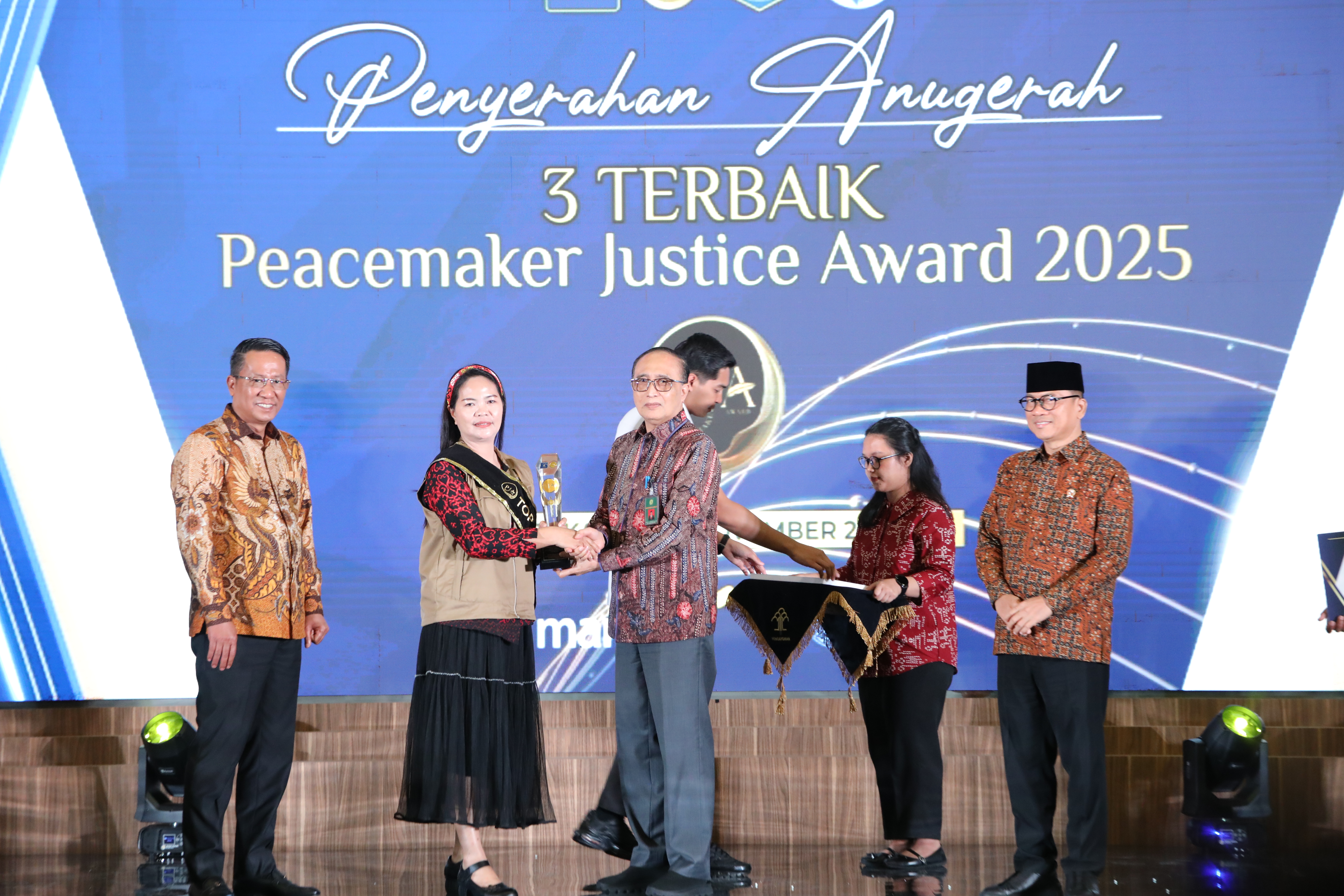 PEACEMAKER JUSTICE AWARD 2025: KETUA MA APRESIASI PERAN STRATEGIS KADES/LURAH SEBAGAI JURU DAMAI