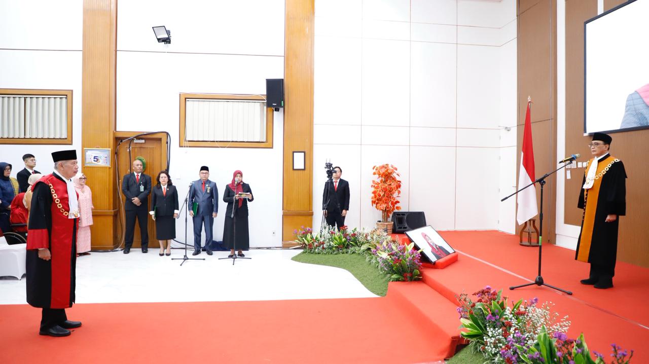 PURNABAKTI KPT BANDUNG, KETUA MA APRESIASI MOH EKA KARTIKA ATAS SUMBANGSIHNYA BAGI WAJAH PERADILAN