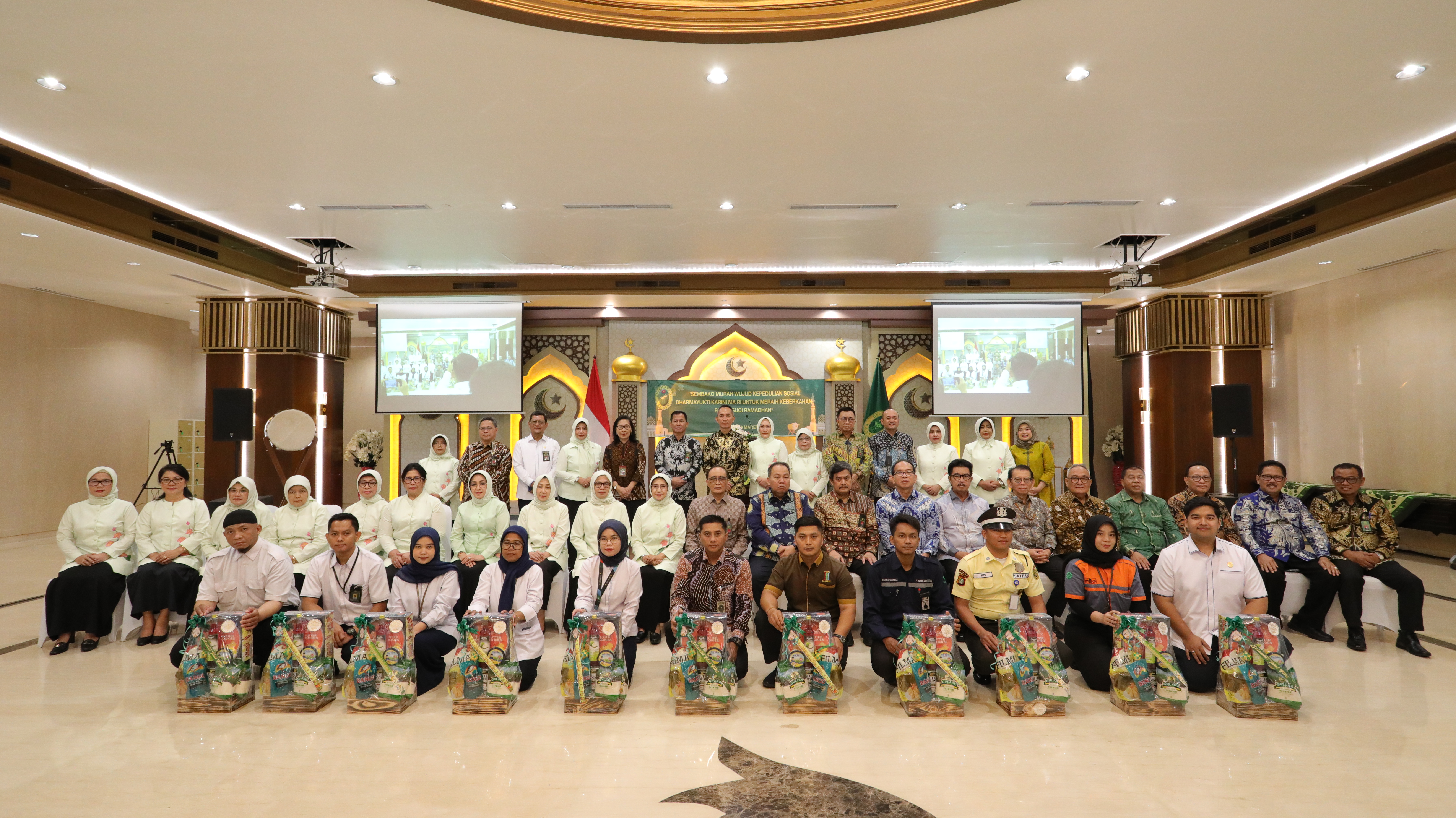 RAMADAN PENUH KEPEDULIAN, DYK MA RI SALURKAN 1.675 PAKET SEMBAKO MURAH