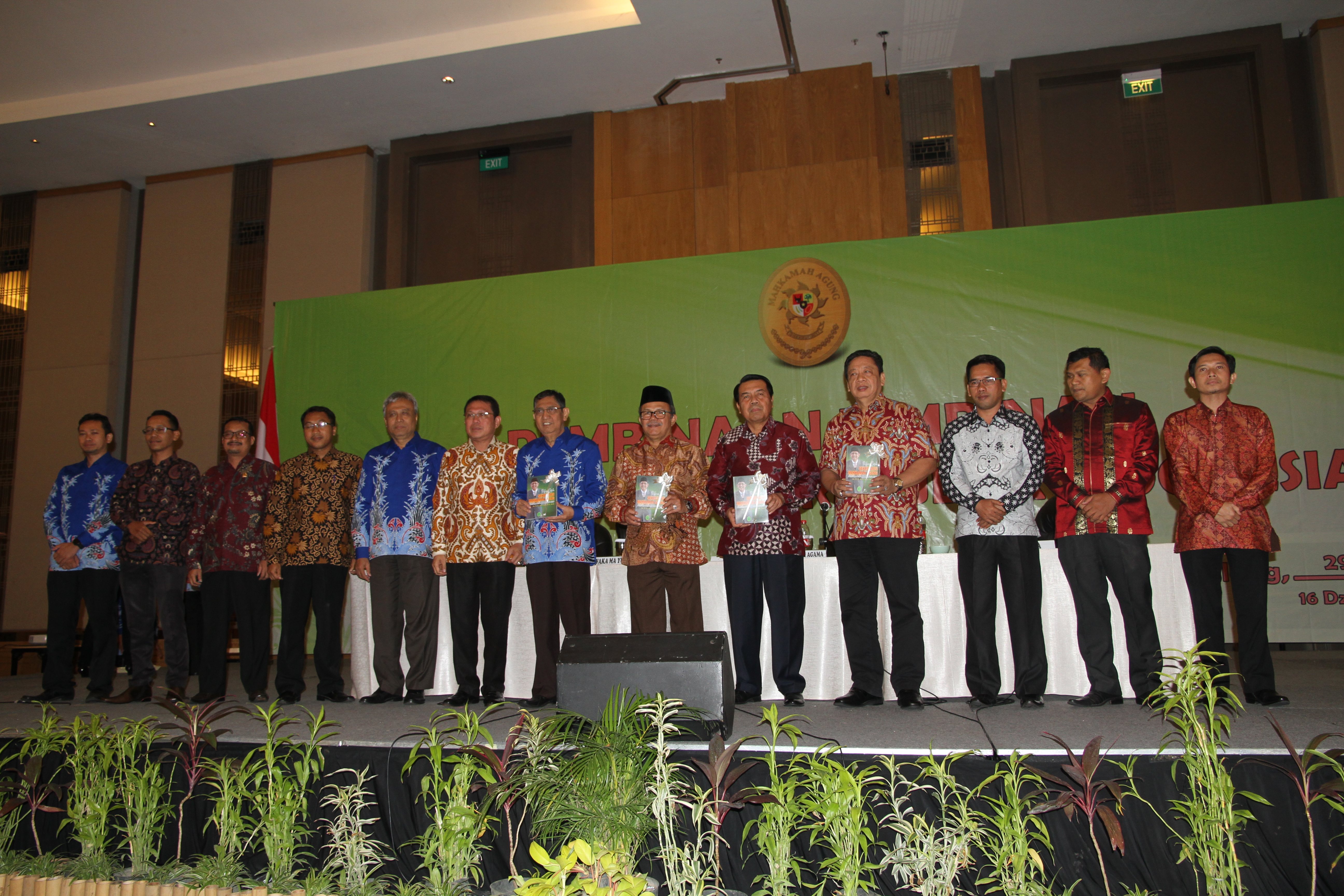 RAPAT PEMBINAAN PIMPINAN  DI LINGKUNGAN PENGADILAN TINGGI AGAMA SURABAYA