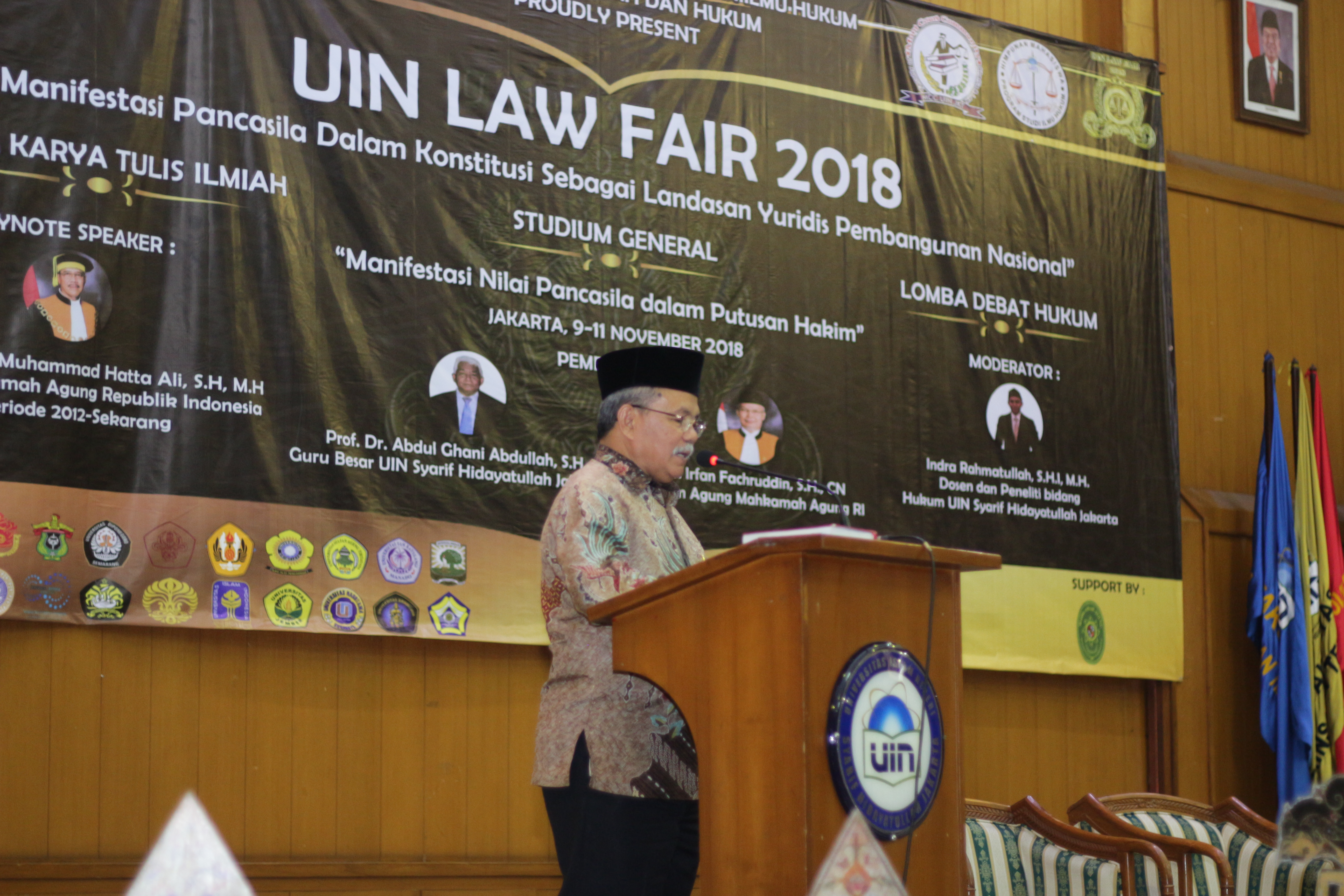 UIN LAW FAIR 2018 PEREBUTKAN PIALA BERGILIR KETUA MAHKAMAH AGUNG