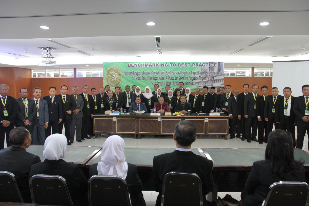 DI HADAPAN PARA SEKRETARIS, WKMA BIDANG NON YUDISIAL MENGATAKAN BAHWA MENJADI PEMIMPIN YANG SUKSES DUNIA AKHIRAT BISA DIRAIH BERSAMAAN