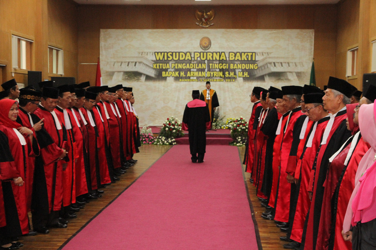 KMA PIMPIN WISUDA PURNABAKTI KETUA PENGADILAN TINGGI BANDUNG