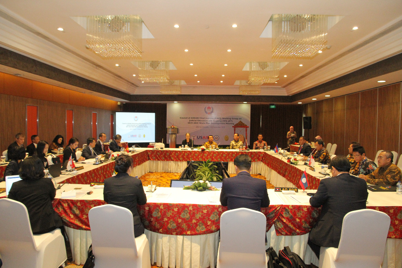 WAKIL KETUA MAHKAMAH AGUNG BIDANG YUDISIAL HADIRI PERTEMUAN DENGAN COUNCIL OF ASEAN CHIEF JUSTICES MEETING (CACJ) DAN WORKING GROUP – ON JUDICIAL EDUCATION AND TRAINING (WG – JET)