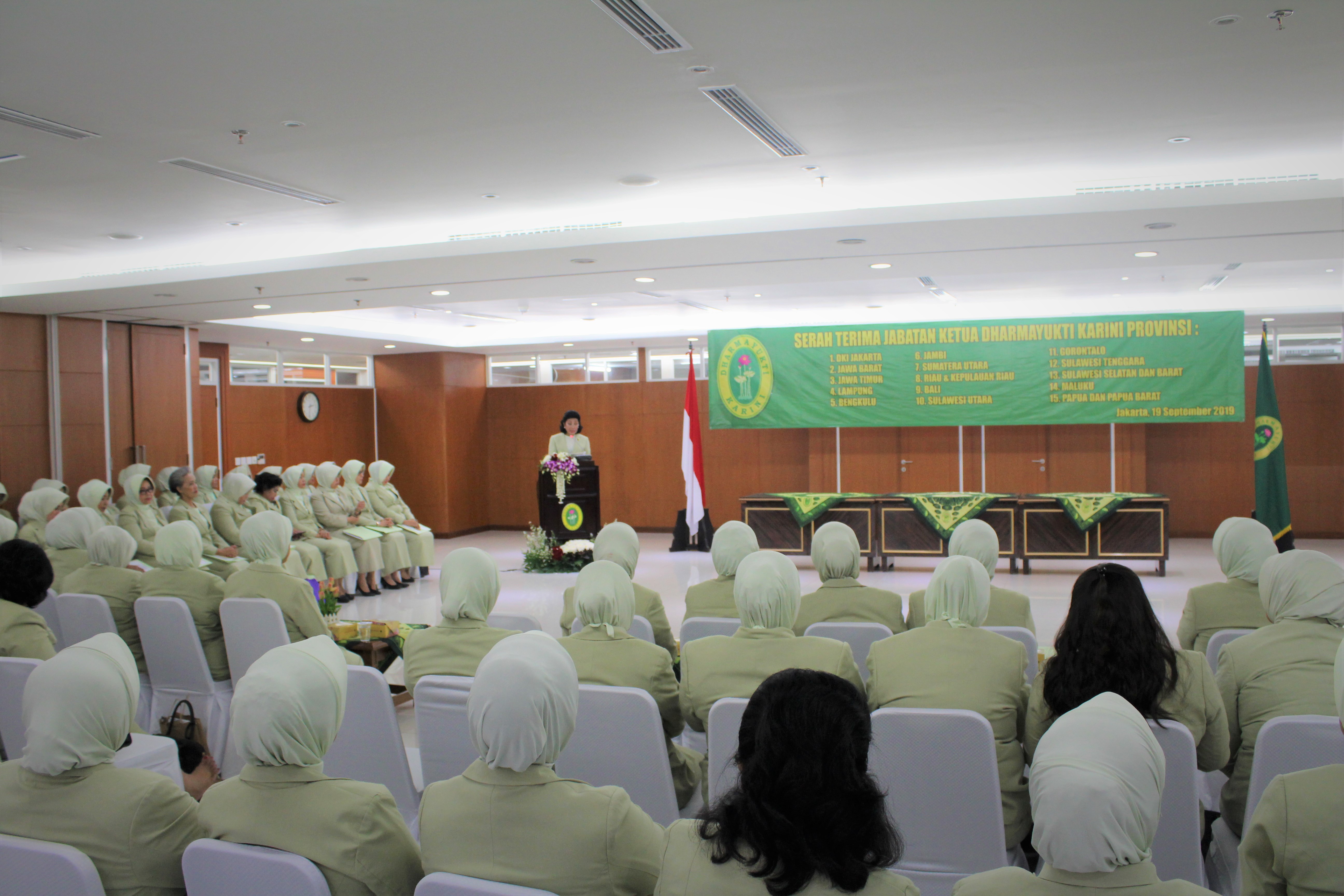 15 KETUA DHARMAYUKTI KARINI PROVINSI MELAKUKAN SERAH TERIMA JABATAN DI HADAPAN KETUA UMUM DHARMAYUKTI