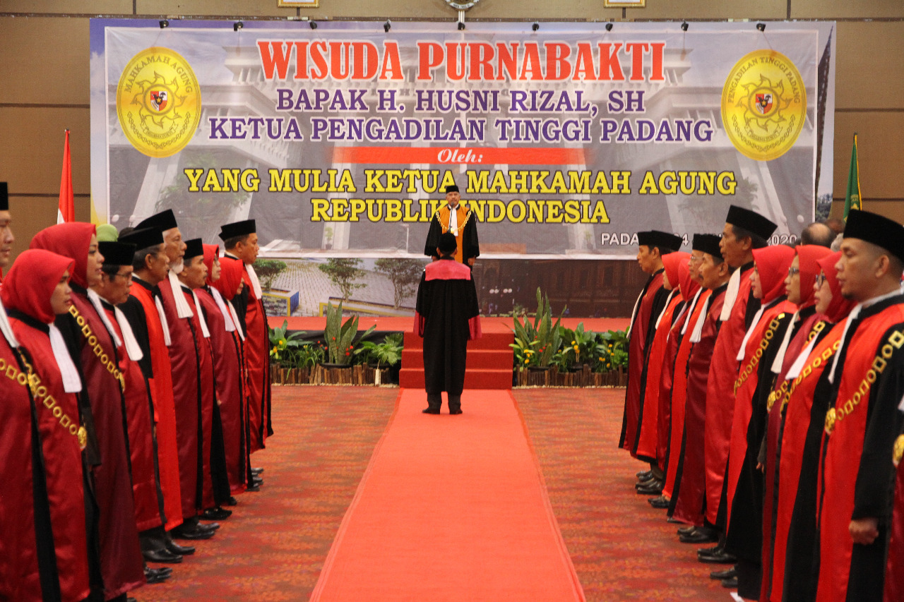 KETUA MAHKAMAH AGUNG PIMPIN WISUDA PURNABAKTI KETUA PENGADILAN TINGGI PADANG