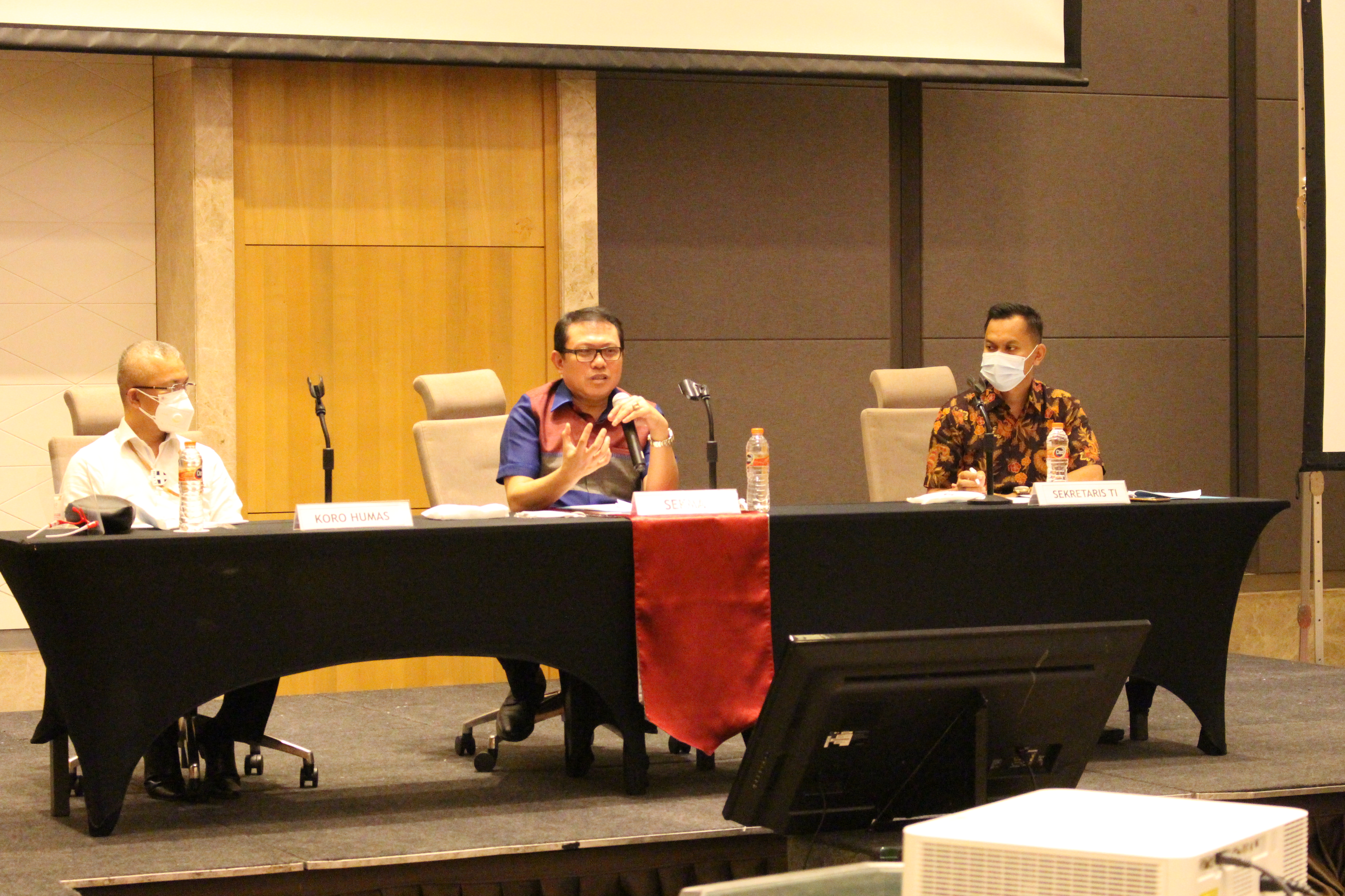 SEKRETARIS MAHKAMAH AGUNG MEMBUKA RAPAT FINALISASI PENERJEMAHAN EXECUTIVE SUMMARY LAPORAN TAHUNAN MAHKAMAH AGUNG