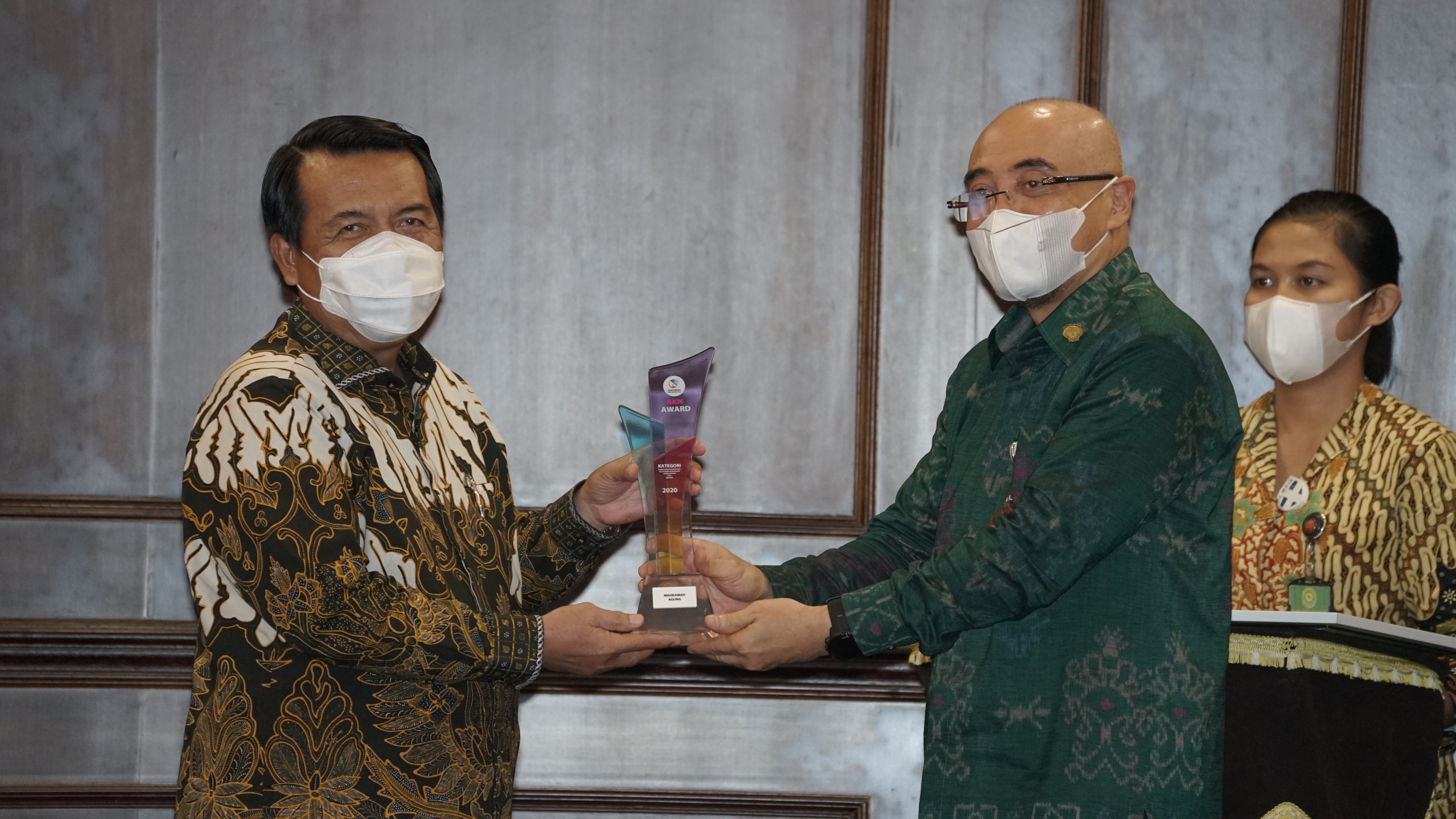 MAHKAMAH AGUNG RAIH PENGHARGAAN BKN AWARD 2020