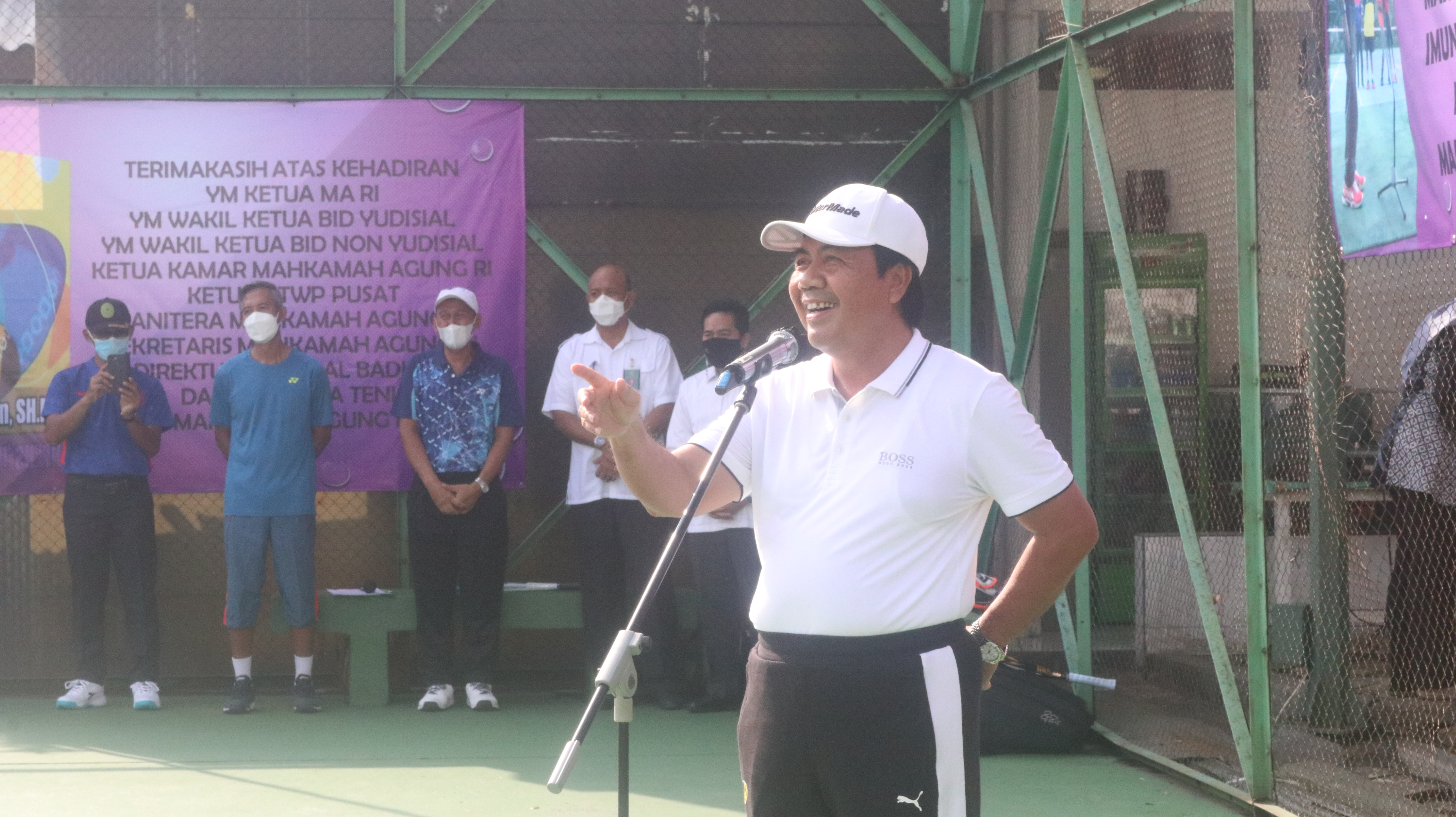 KMA MERESMIKAN LAPANGAN TENIS MAHKAMAH AGUNG