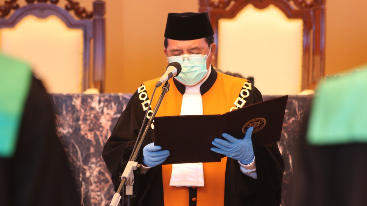 THE CHIEF JUSTICE SYARIFUDIN INAUGURATED 9 CHIEFS OF HIGH COURT AND 3 CHIEFS OF HIGH MILITARY COURT