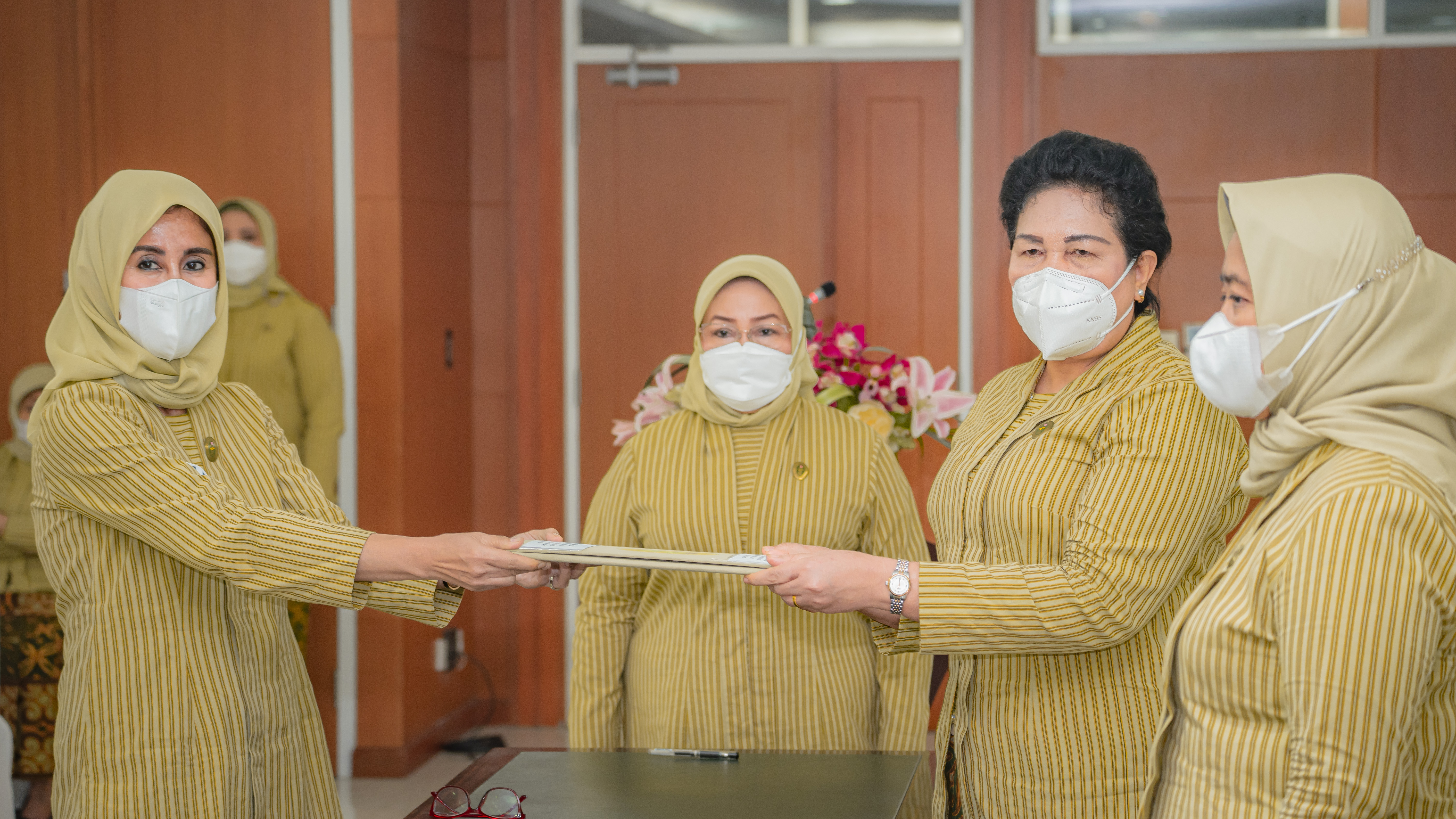 13 KETUA DHARMAYUKTI KARINI PROVINSI MELAKUKAN SERAH TERIMA JABATAN DI HADAPAN KETUA UMUM DHARMAYUKTI