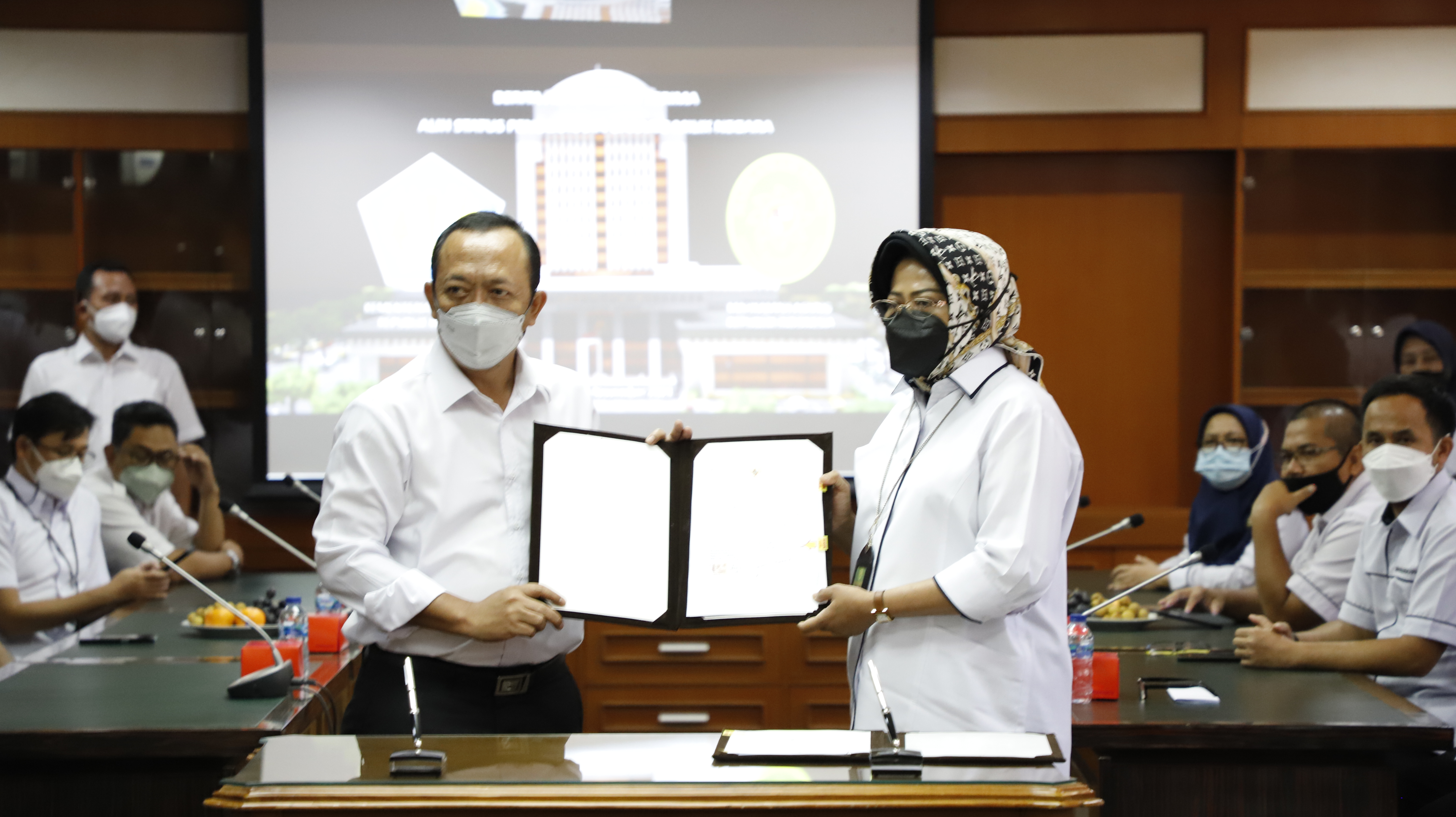 MAHKAMAH AGUNG MENERIMA PENGALIHAN STATUS PENGGUNAAN BMN DARI KEMENTERIAN KEUANGAN